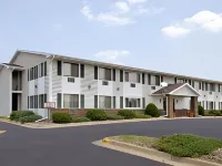 Super 8 by Wyndham Tomah Wisconsin