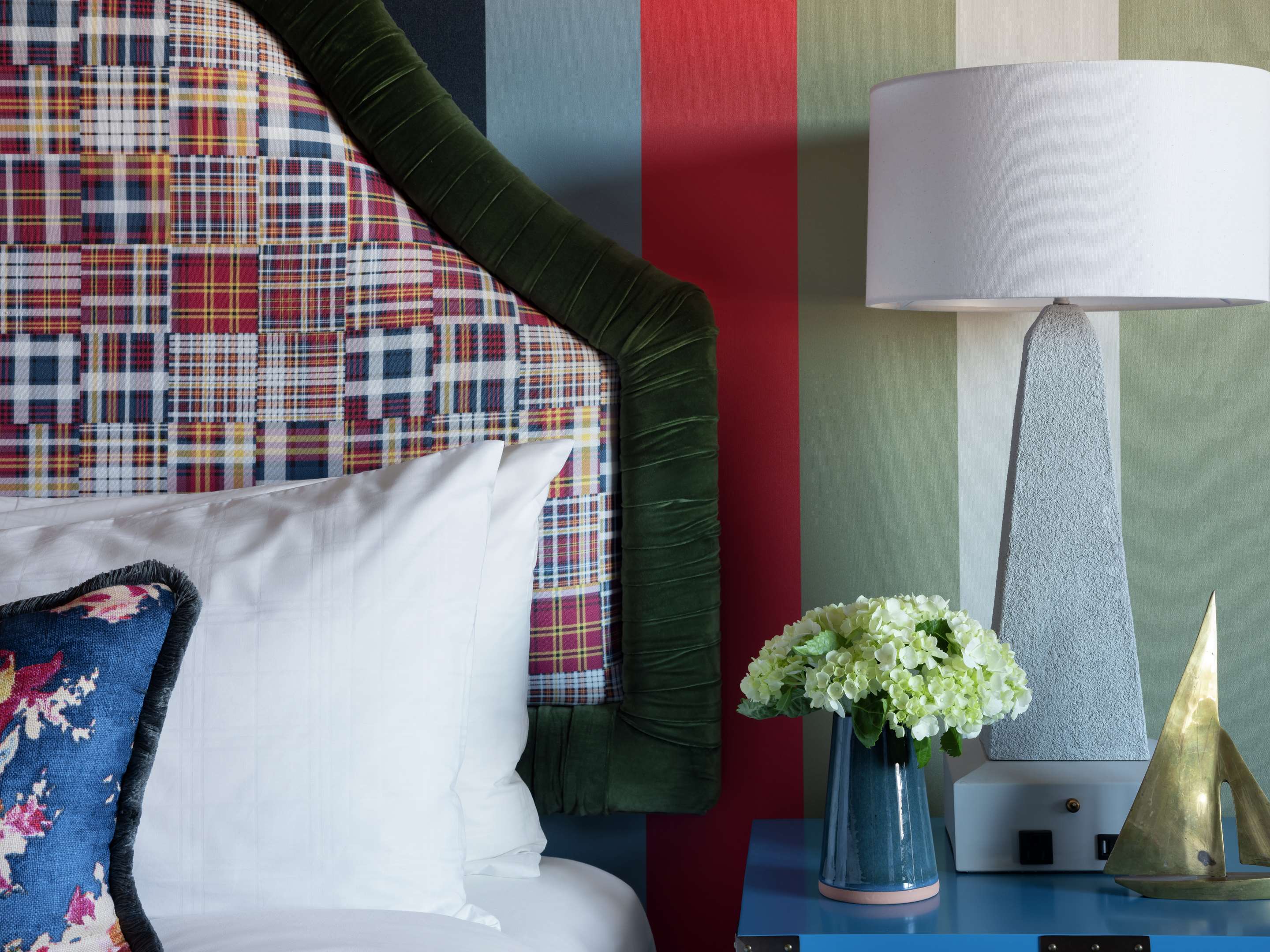 毕业中庭特大床房