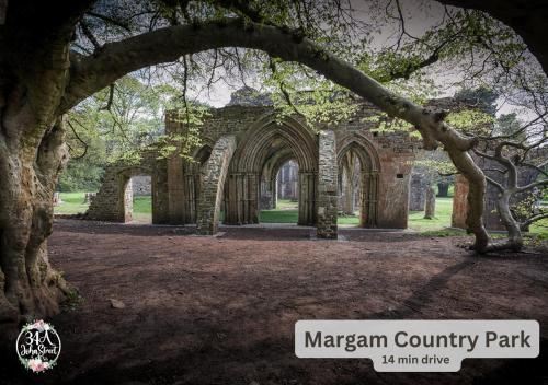 Ocean Escape 200m from the Sea, High Spec Town Centre Entire Flat, 3 Bedrooms, TVs All RoomsThree-Bedroom Apartment