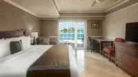 فيلا ميرسيدس ميريدا، كوريو كوليكشن من هيلتون