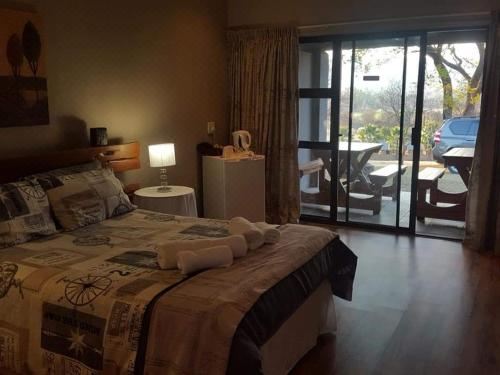 带山景的双人间