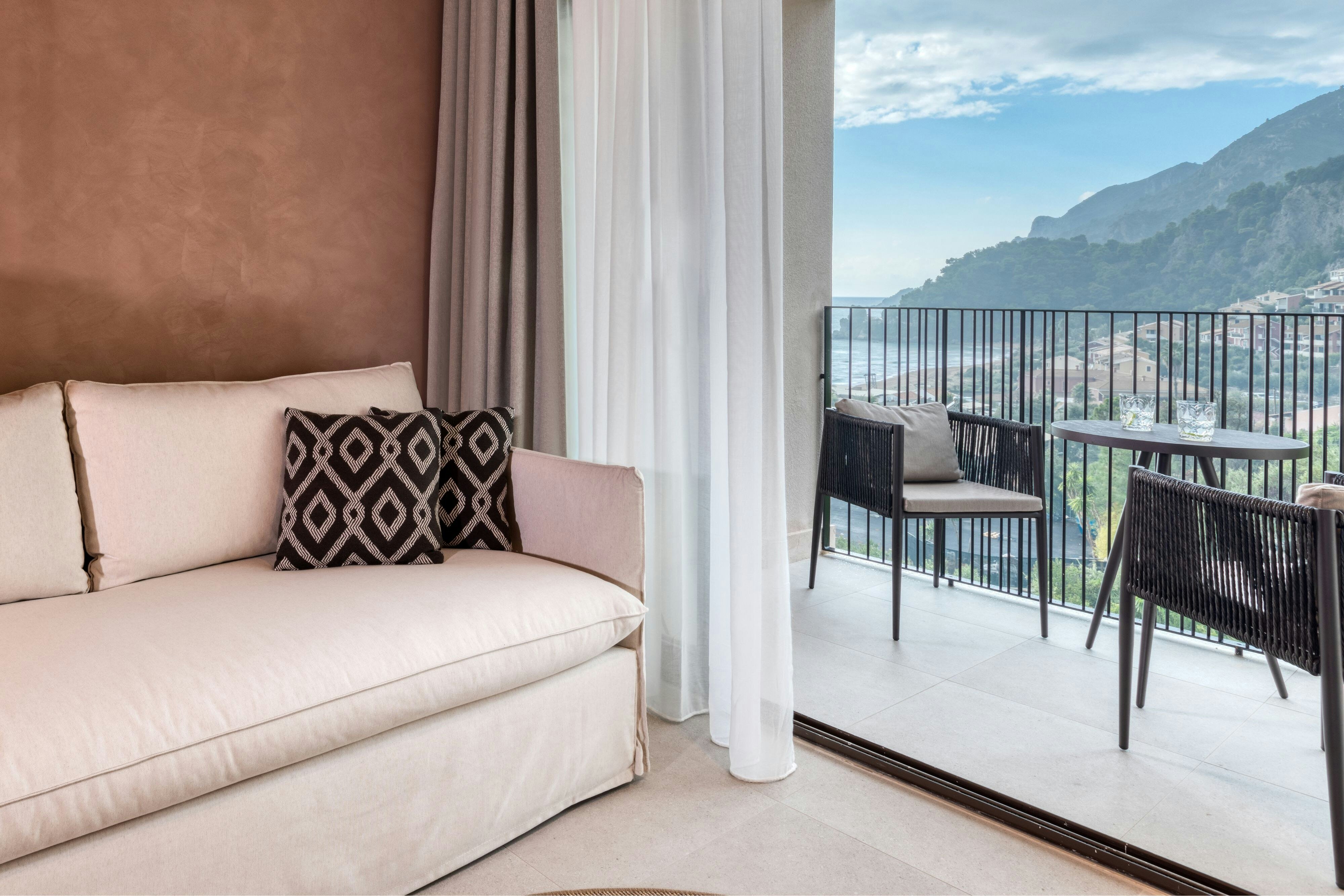 地平线小型套房，套房，1张双人床和梳化床，阳台