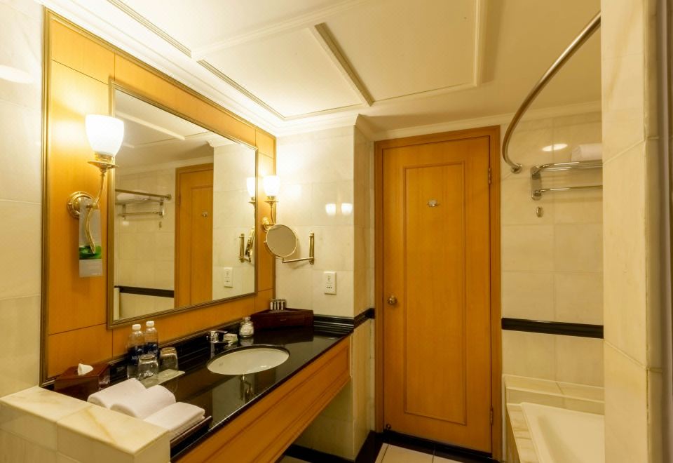 Renaissance Riverside Hotel SaigonExecutive Suite