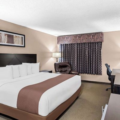 Standard Room, 1 King Bed, Non Smoking, Refrigerator & Microwave C'Mon Inn Promo Code