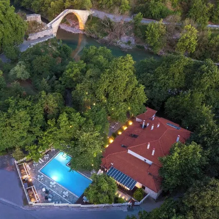 Aoos River Treehouse Отели в г. Коница