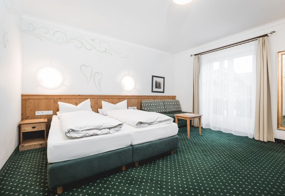 舒适双人房带阳台村广场