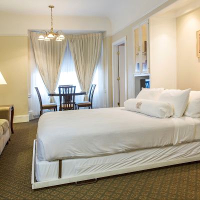 Suite with Kitchen, 2 Queen + Murphy Bed Beresford Arms Promo Code