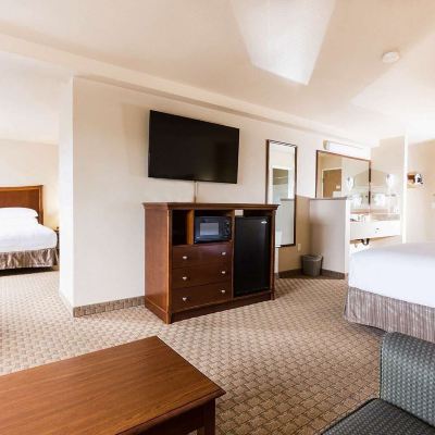 Family Suite (No Pets) Red Lion Inn & Suites McMinnville Promo Code