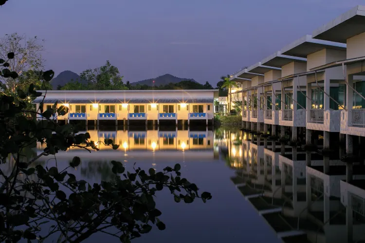 Lampu Deluxe Double Room