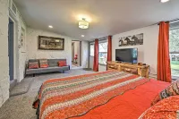 Retro Updated Blanco Abode - Steps to Main Street!