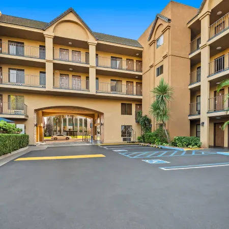 Howard Johnson by Wyndham Pasadena Отели в г. Пасадина