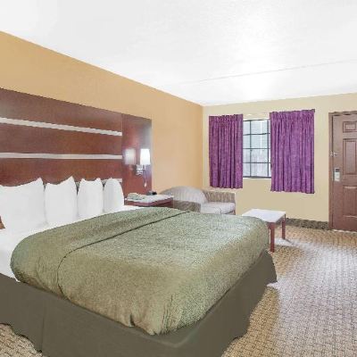 King Room-Smoking Days Inn by Wyndham Fayetteville Promo Code