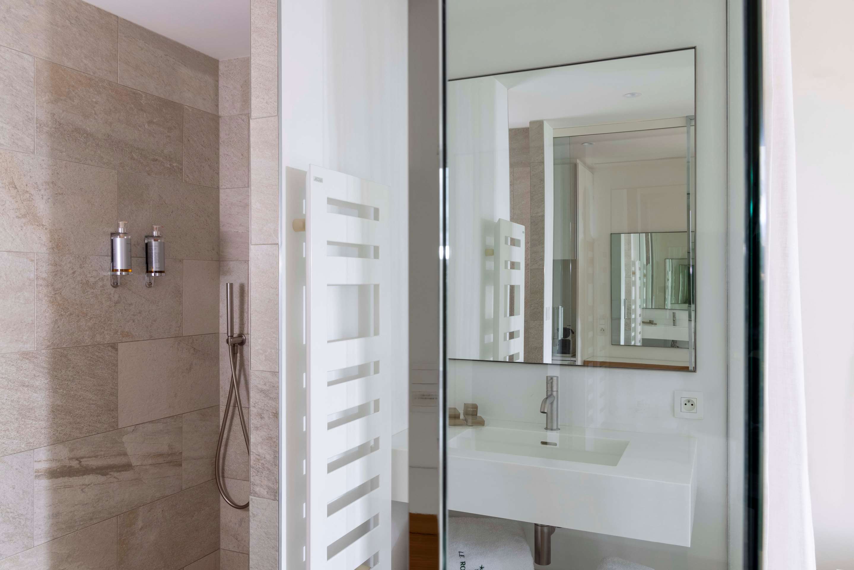 1张大床，无烟，高级房，公园景，迷你吧