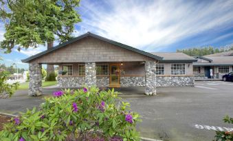 Poulsbo Inn & Suites