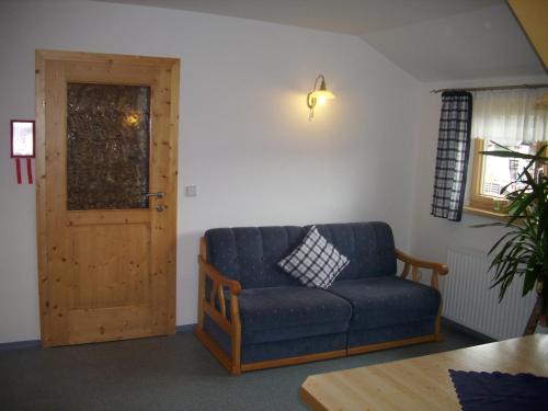 带阳台的两卧室公寓