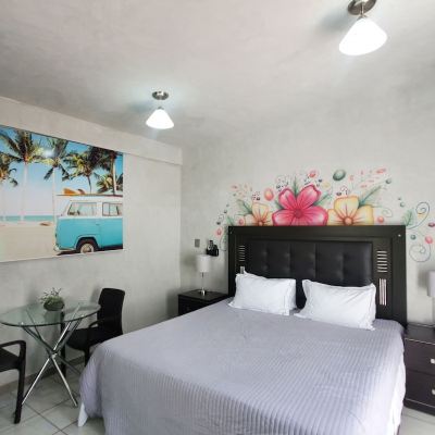 Deluxe Room, 1 King Bed, Refrigerator&Microwave