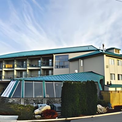 Two Queen Room with Balcony Cedars Inn Promo Code