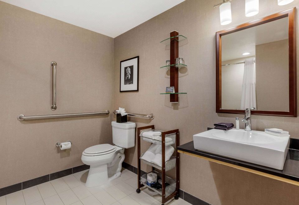 套房，1张特大床和梳化床，无障碍设施，无烟 （Upgrade）