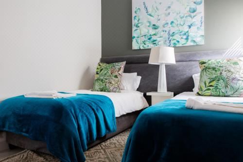 带阳台的三卧室公寓