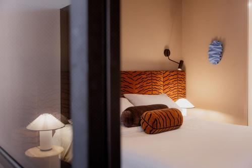 A luxe stay in the Paris end of Melbourne Apartment