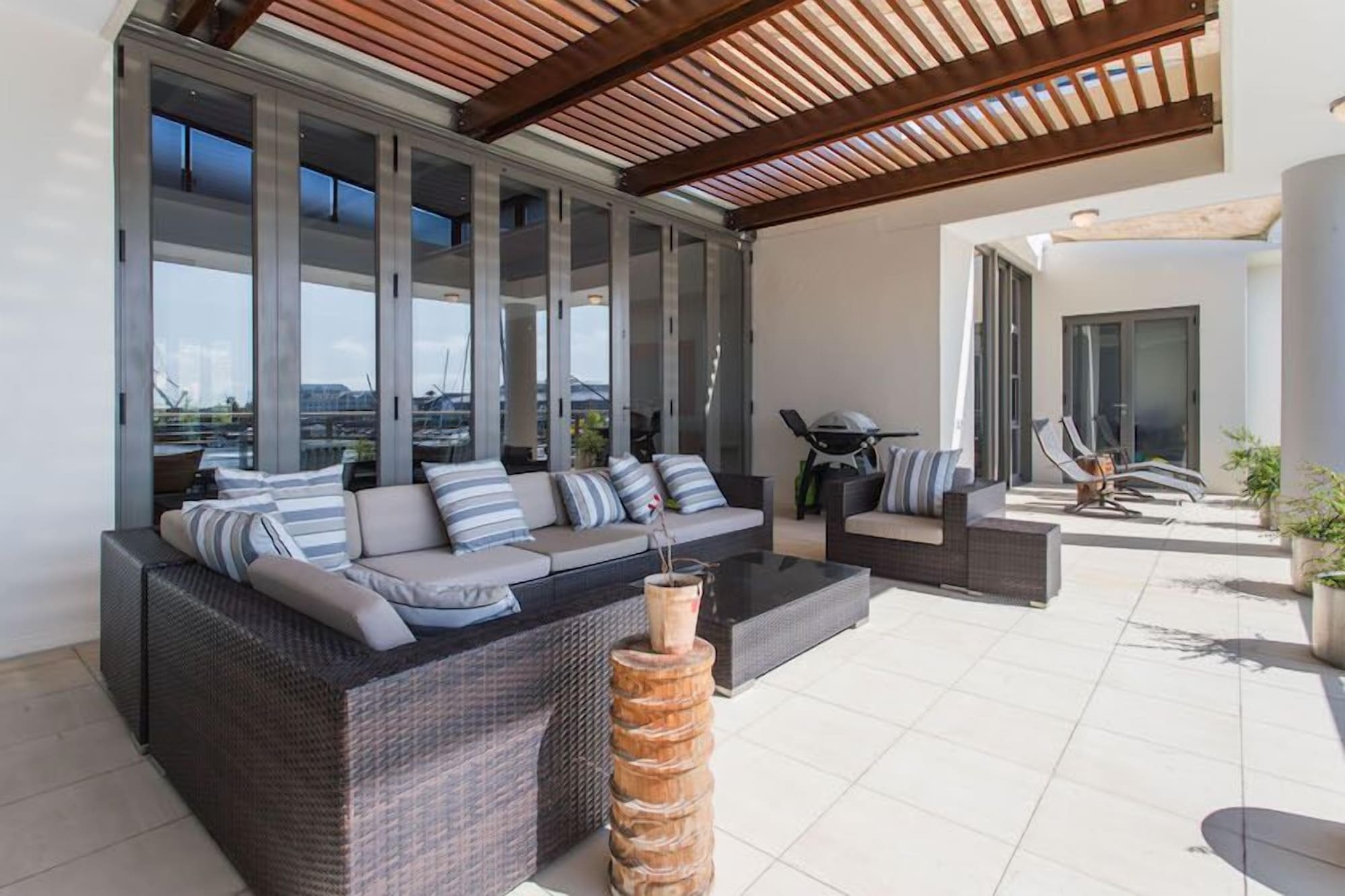 Mountain Marina Luxury Apartments三卧室奢华顶层公寓1