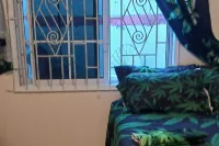 House - Sleeps 2 - Parking - Patio
