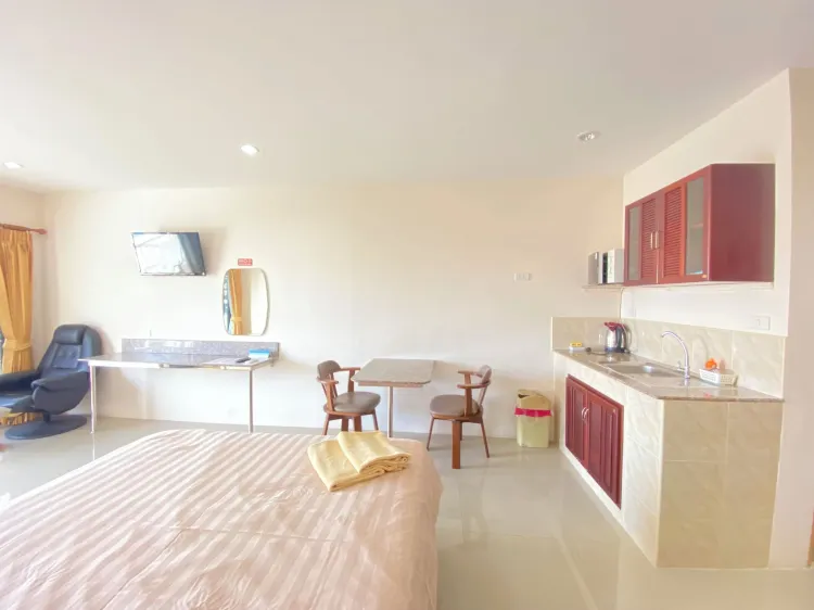 Superior Room, 1 Queen Bed, Non Smoking, Microwave