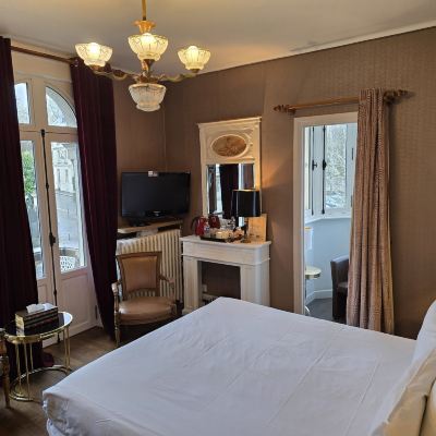 Superior Double Room Queen Le Castel Guesthouse Promo Code