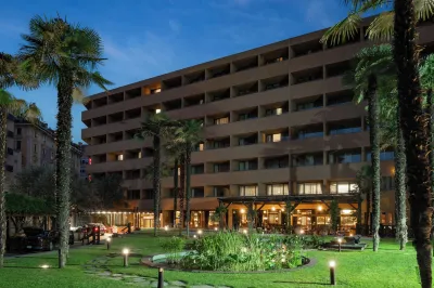 Royal Hotel Carlton Hotel a 