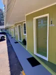 Chalet Motel - Affordable Stay in Central Bend