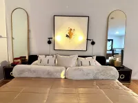 Arch View Luxury Home:Private Hottub, Pool,Sauna,Free Wine&Brkfst.5 Min from Stl