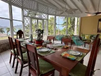Beachfront Estate with Pool and Tropical Garden Hoteles en Cliftons