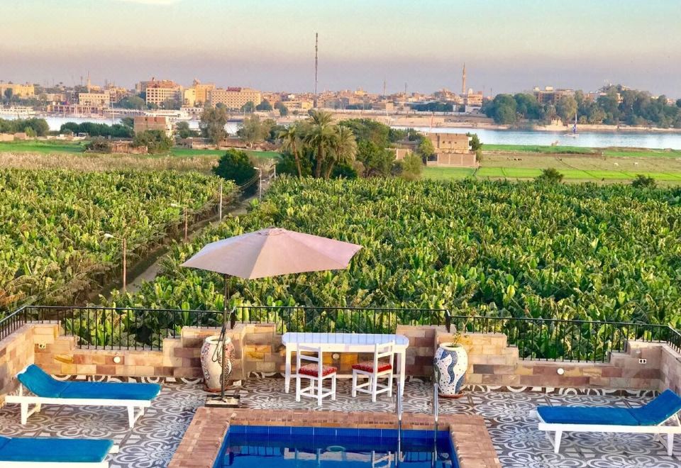 豪华双人或双床城景房