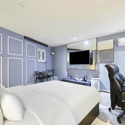 2Pc Room 306-Consecutive Nights Only Hotel Bobos Promo Code