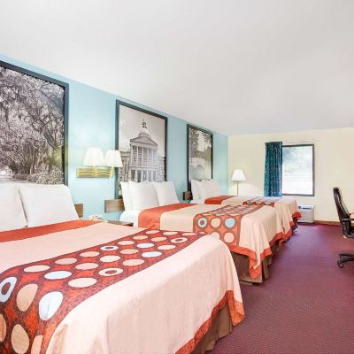 Studio Suite with Three Double Beds - Smoking