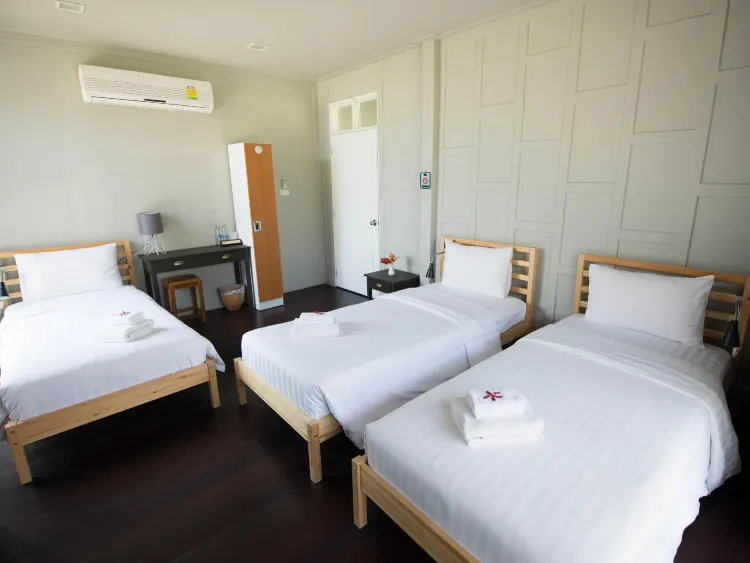 ห้องพักสำหรับสามท่าน พร้อมห้องน้ำรวม