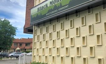 The Black Mountain Inn
