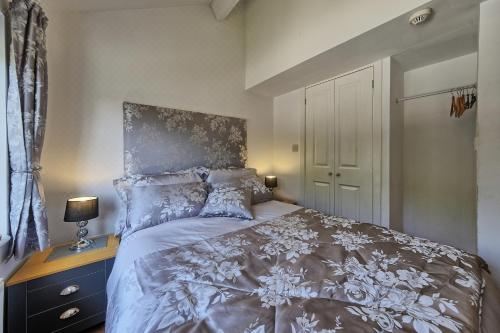 Upton Village Guest HouseDouble Room with Private Bathroom