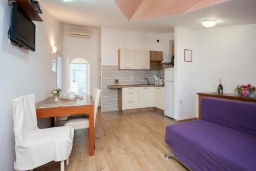 Villa Rosa One-Bedroom Apartment