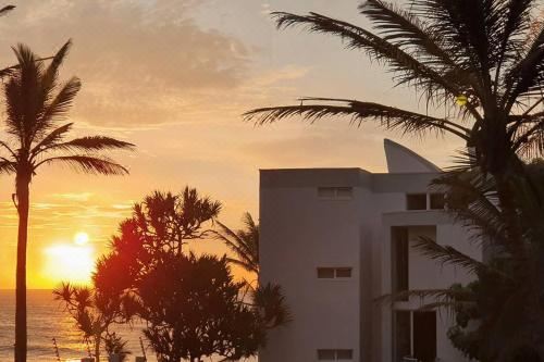 Ballito Chakas Cove 2 Bedroom Beachfront Gem! Apartment