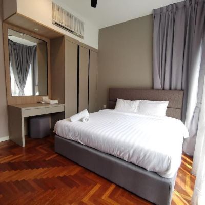 Deluxe Room in Shared Apartment