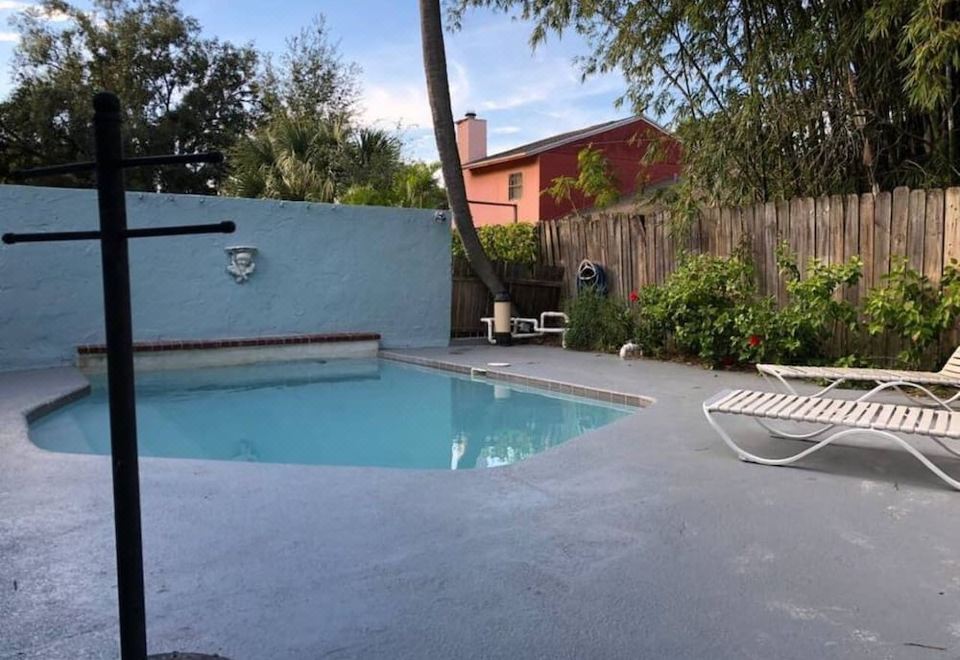6149 Sandcrest · Next to Universal. 8 Beds. Pool. Very Clean - Housity
