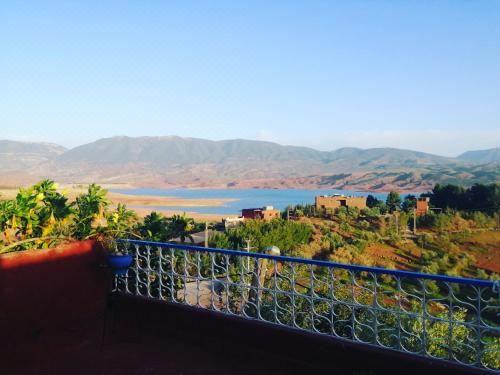 带湖景的双人间