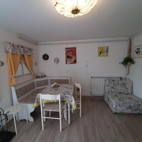 带露台一室公寓