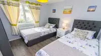 Sandbanks Sleeps 4 | Beach Pass & 1 Dog Hotels in 