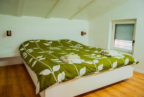 湖景一卧室公寓 - 带露台