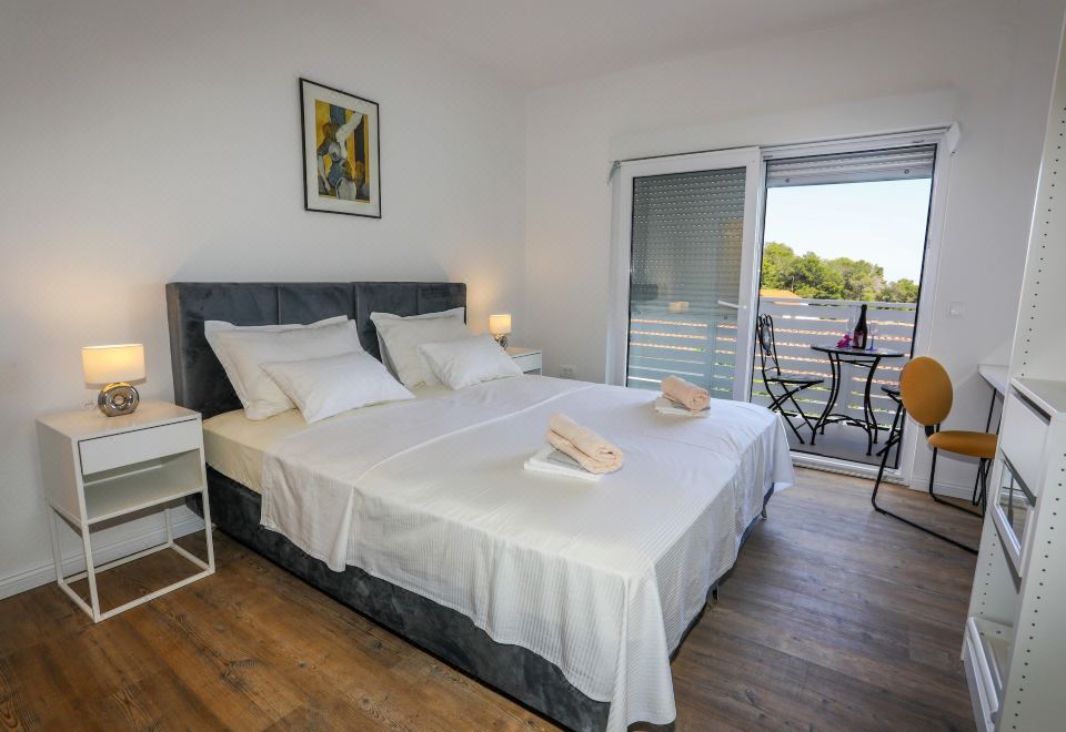 豪华双床或双人海景房