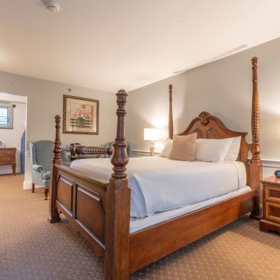 Deluxe Room Dan'l Webster Inn and Spa Promo Code