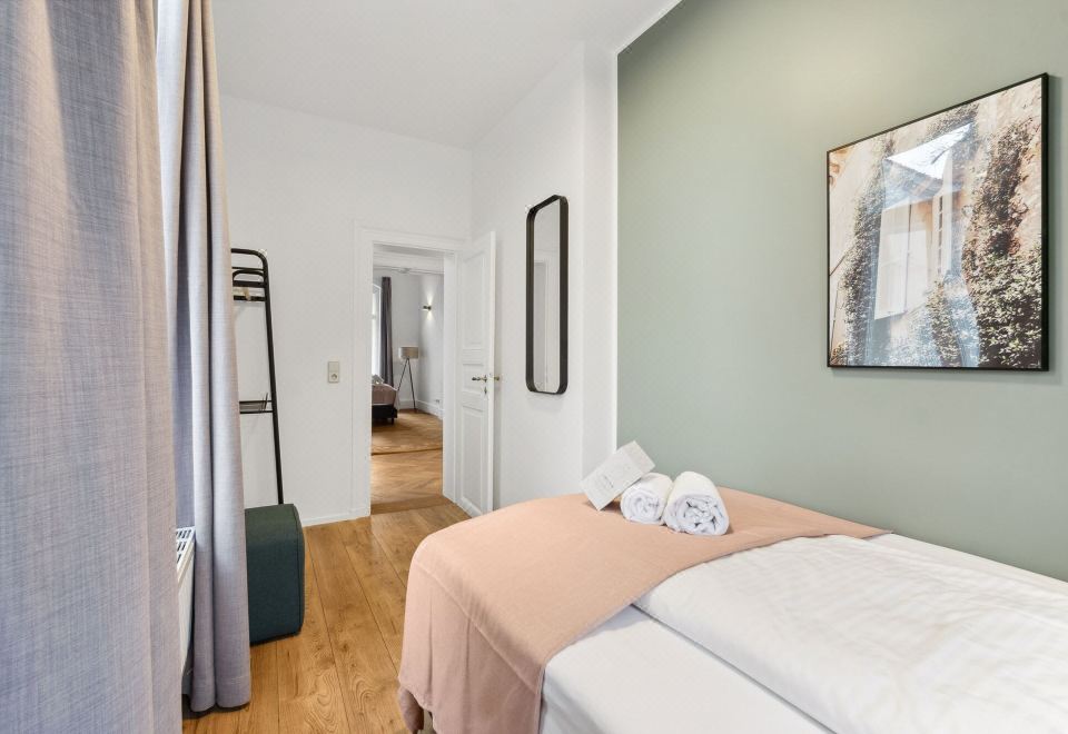 两卧室套房 - 带阳台