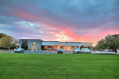 The Lux Hotel & Conference Center, Ascend Hotel Collection Ξενοδοχεία στην πόλη 